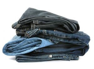 Tips Mencuci Jeans Berwarna Gelap