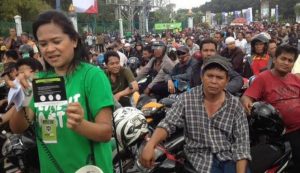 Ribuan Tukang Ojek 'Serbu' GrabBike di Senayan