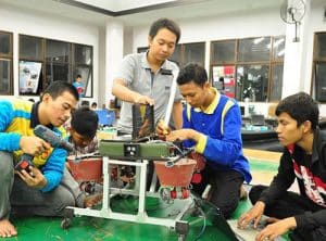Tim Robotika PENS Harumkan Indonesia