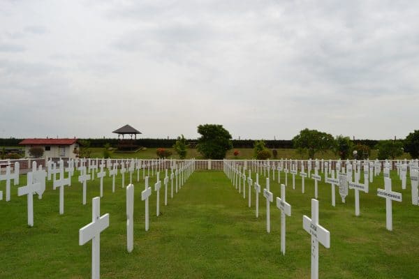 Indonesia Graveyard, Belajar Sejarah dari Kuburan