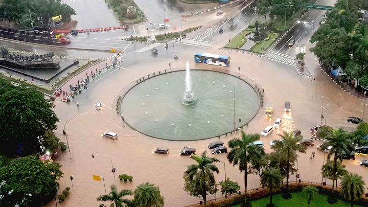 Jakarta Banjir, Warga Twitter Tetap Santuy
