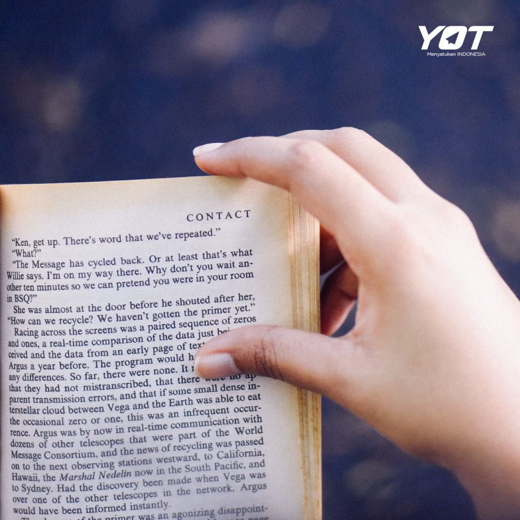 Gak Cuma Bikin Pinter, Ini Dia Segudang Manfaat Lain dari Hobi Membaca Buku! young on top