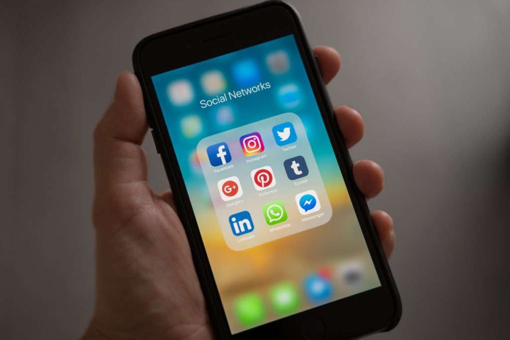 Dampak Media Sosial